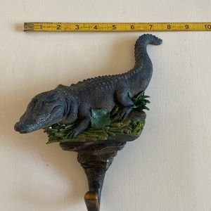 Alligator coat hook